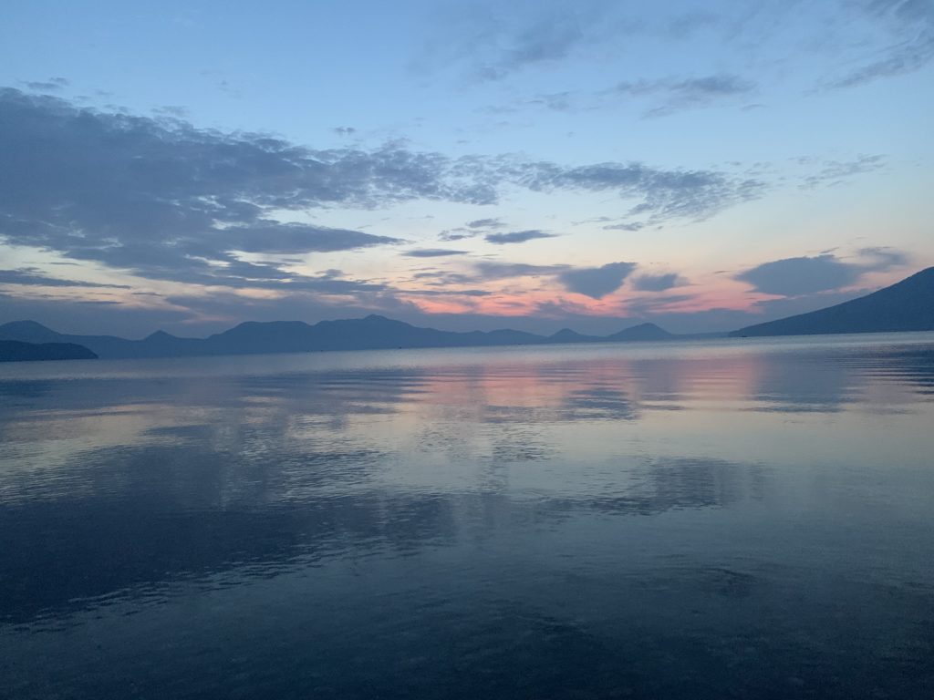 海の朝日