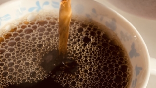 コーヒーそそぐ