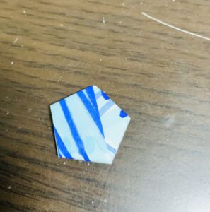 柄が見えるように